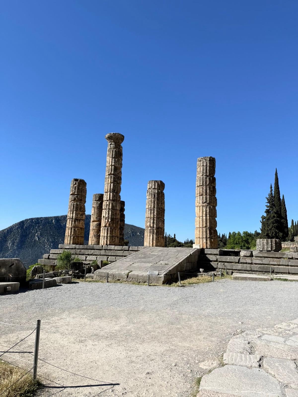 The Delphic oracle tour